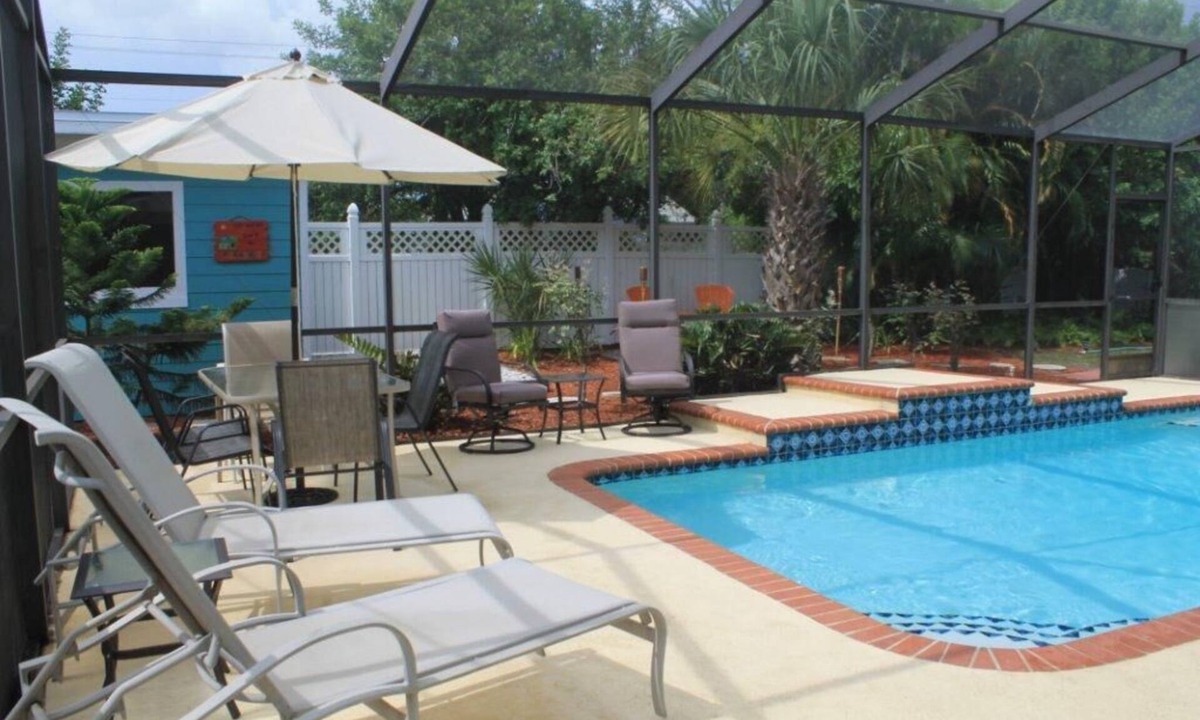 Sarasota House | Beautiful Home,4BR/2BR With HEATED POOL, Near Famous Siesta Key & Lido Key Beach