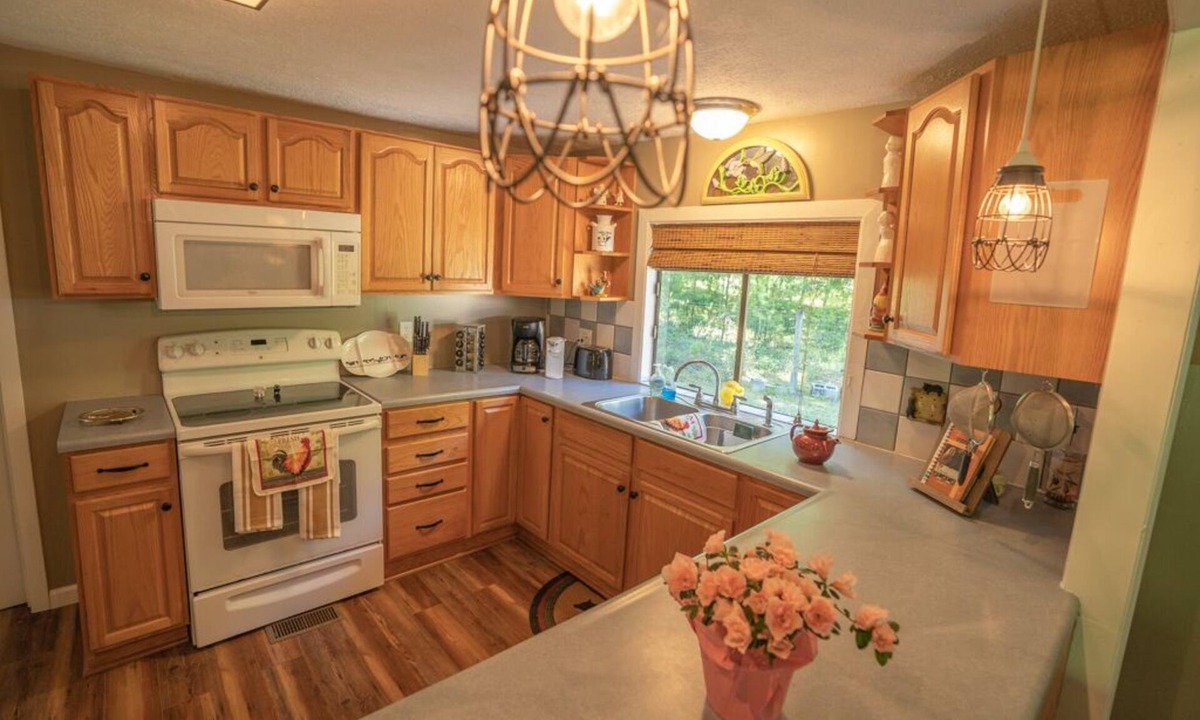Brooksville House | Beautiful Home backs up to Hiking Preserve of Trails!