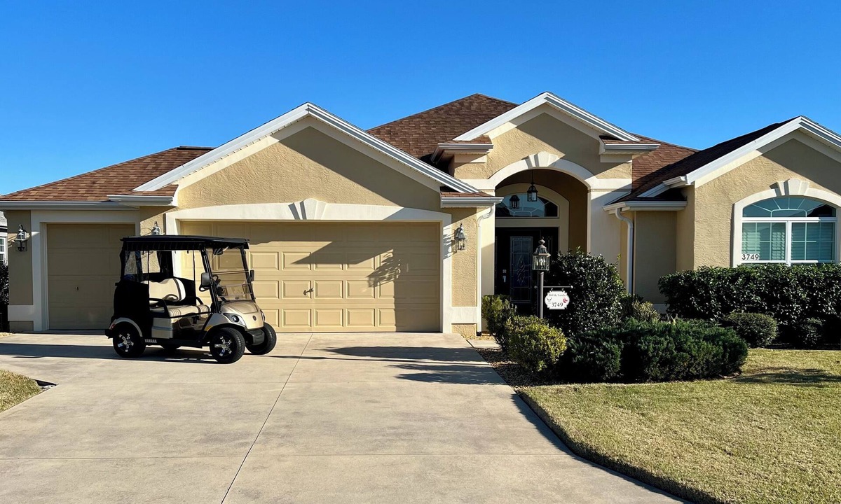 The Villages House | BEAUTIFUL HOME GAS GOLF CART NEAR BROWNWOOD PADDOCK SQ THE VILLAGES FL