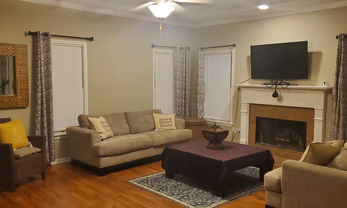 Summerhill House | Beautiful Home near the City Close to Everything
