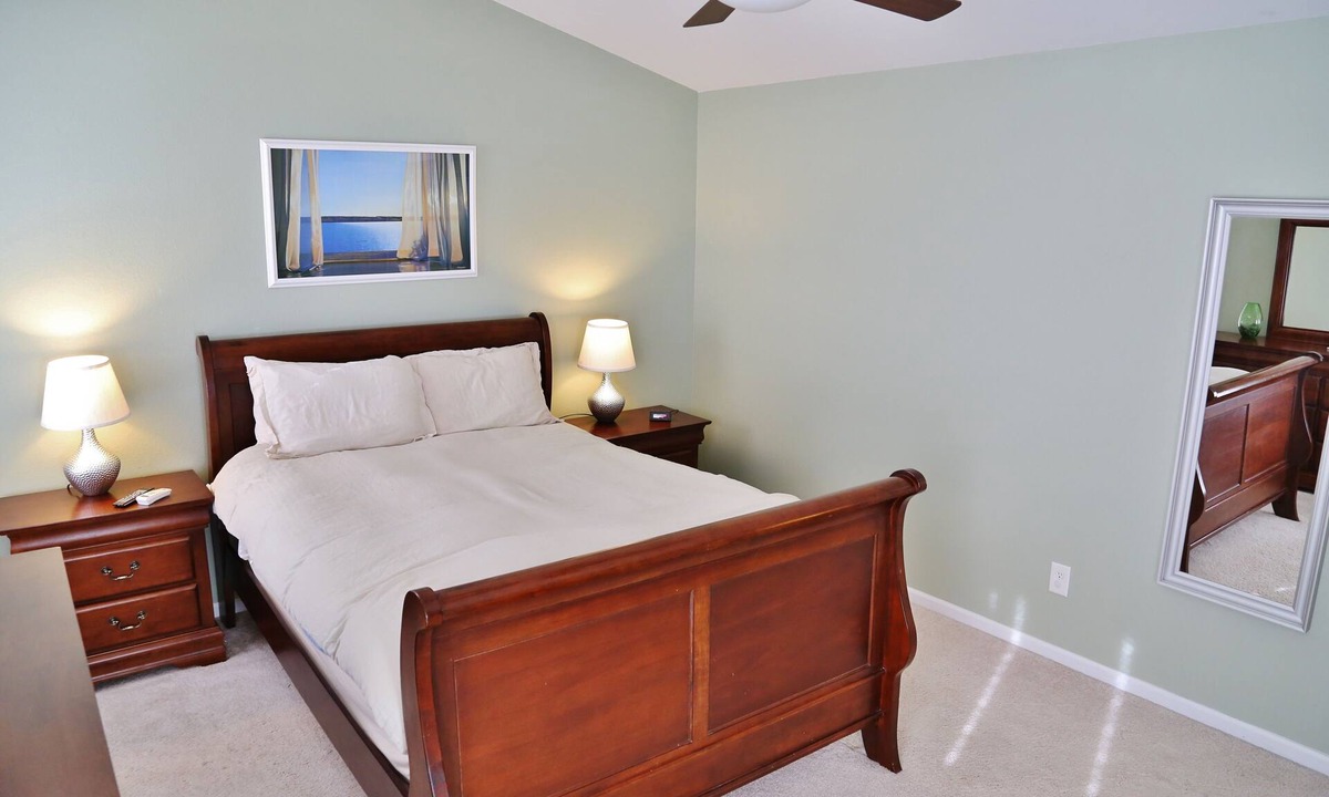 Oakhurst House | Beautiful Home Near Uptown and South Park Mall