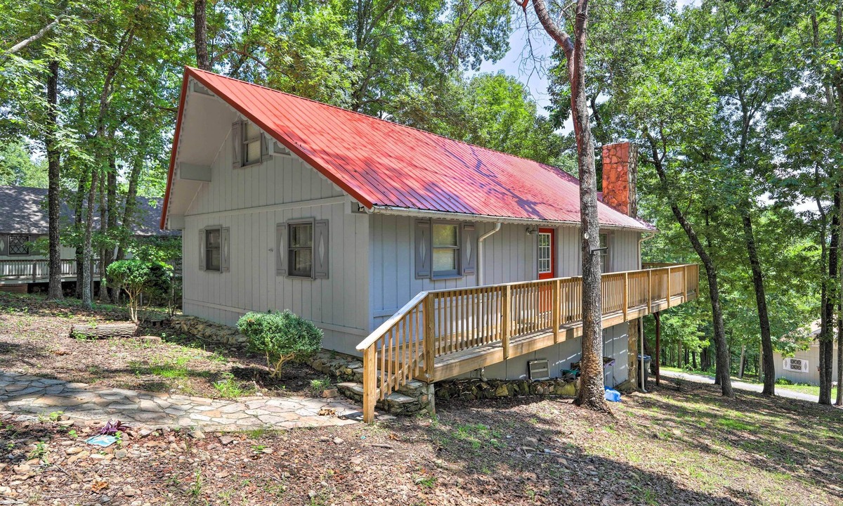 Pine Mountain Valley Villa | Beautiful Home with Mountain-View Deck + Smart TV