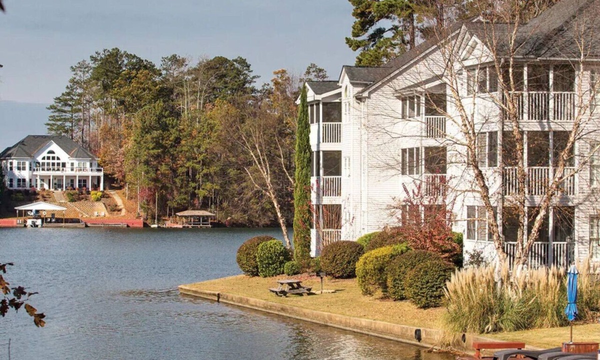 Villa Rica Condo | Beautiful Hotel in Villas at Fairfield 1BD at Lakeview Parkway