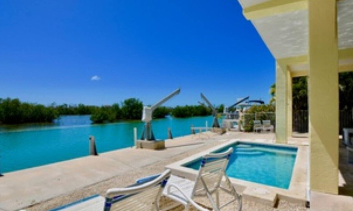 Summerland Key House | Beautiful Lagoon view on canal pool home Summerland