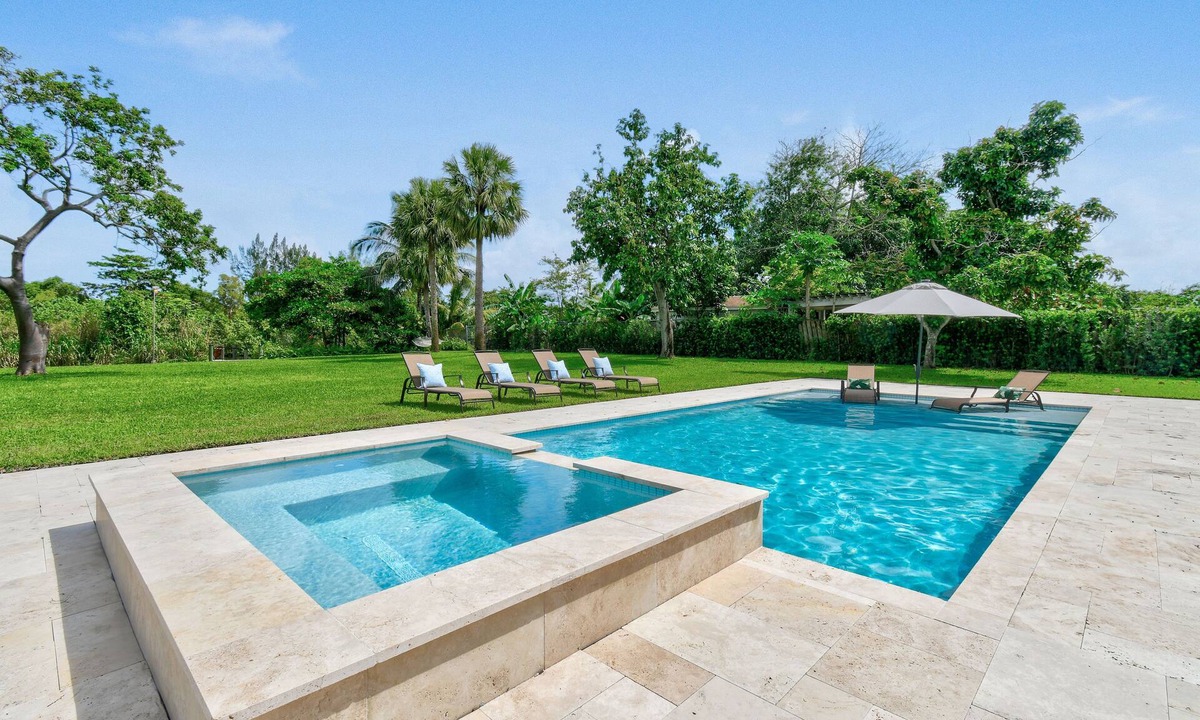 West Palm Beach House | Beautiful Lakeside Oasis