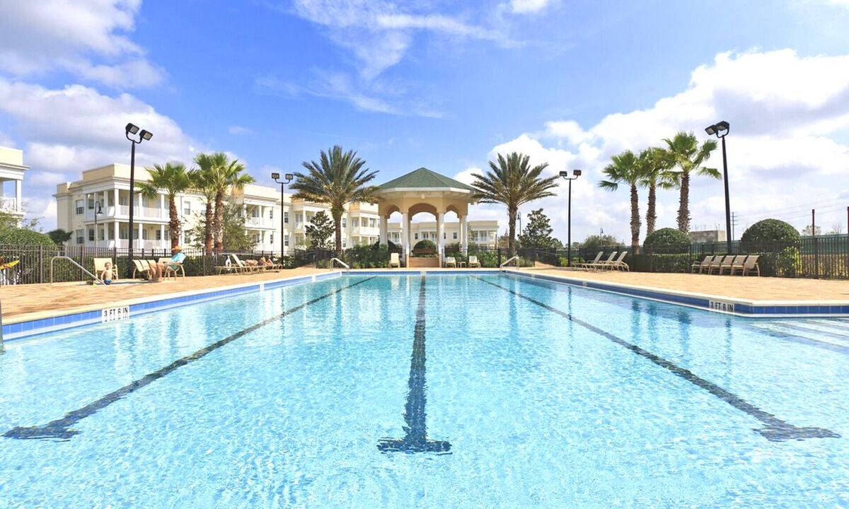 Reunion Condo | Beautiful Luxury Condo with Upgraded Kitchen! Only Minutes to Disney