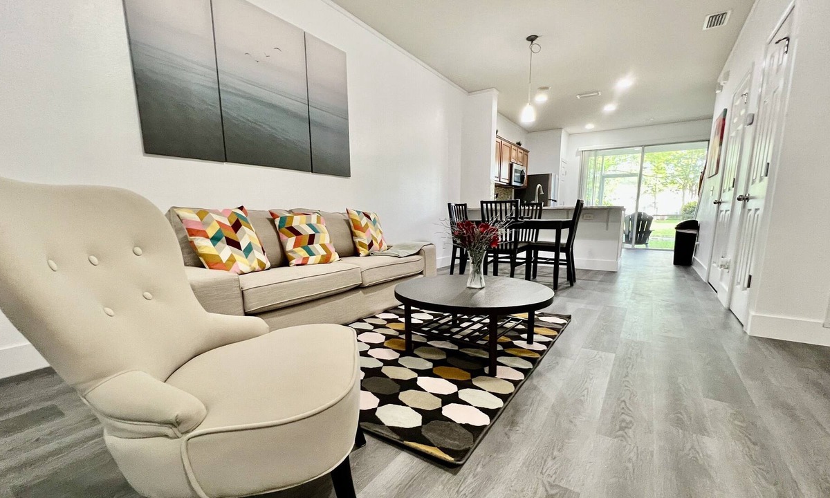 Southside House | Beautiful Luxury House Great Location Near Beaches Mayo Clinic Shops Restaurants