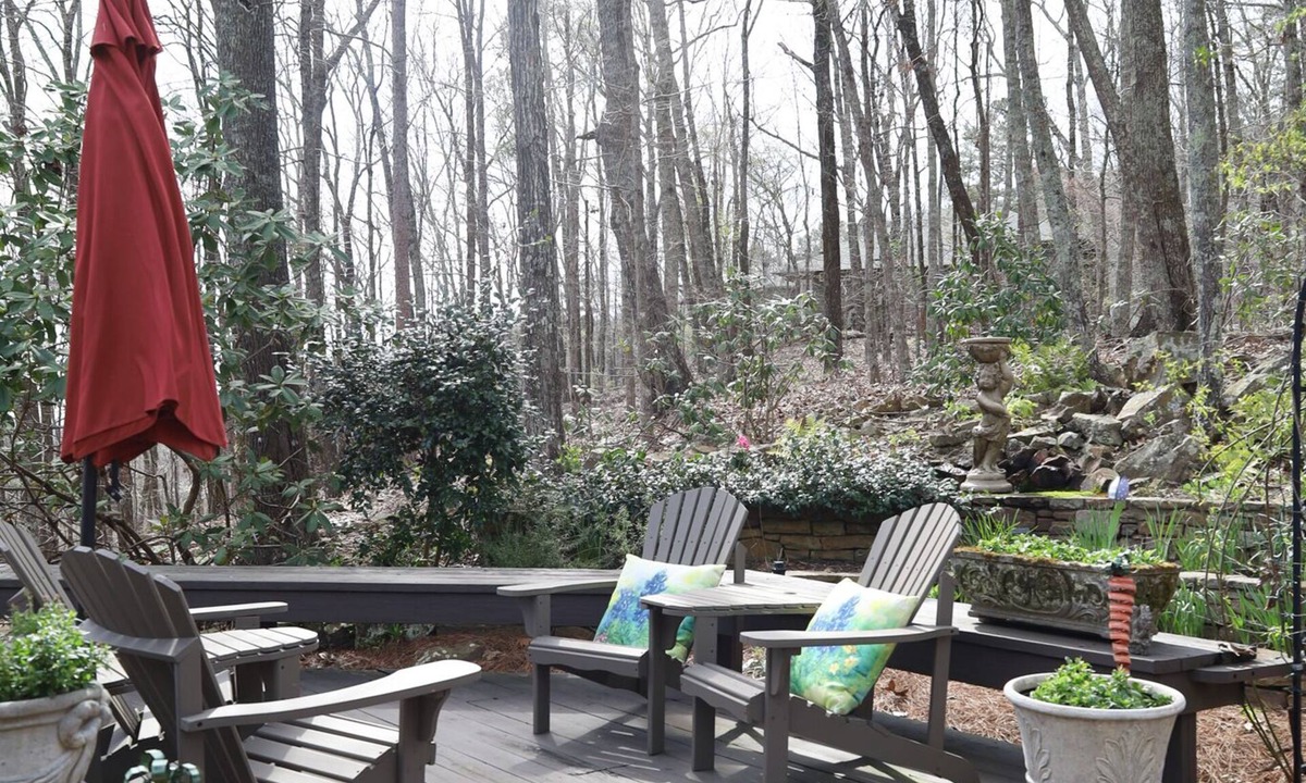 Gadsden House | Beautiful mountain home nestled in the woods
