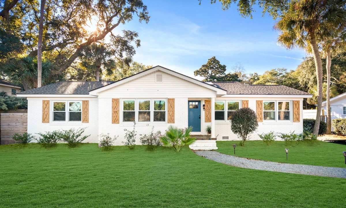 Isle of Palms House | Beautiful Pet Friendly Beach House with Private Backyard Oasis.