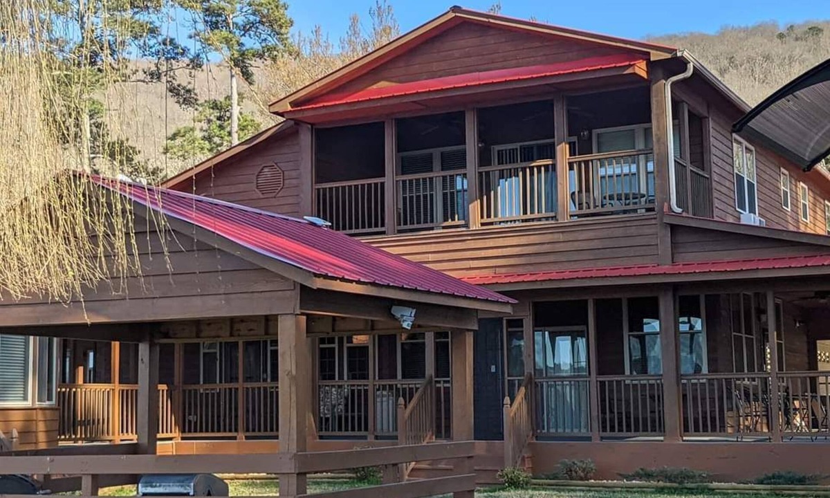 Scottsboro Cabin | Beautiful rustic lodge located on Lake Guntersville with private boat ramp/dock.