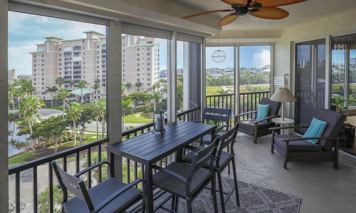 South Island Condo | Beautiful, spacious home away from home! This 3 bed 3 bath condo has everything!
