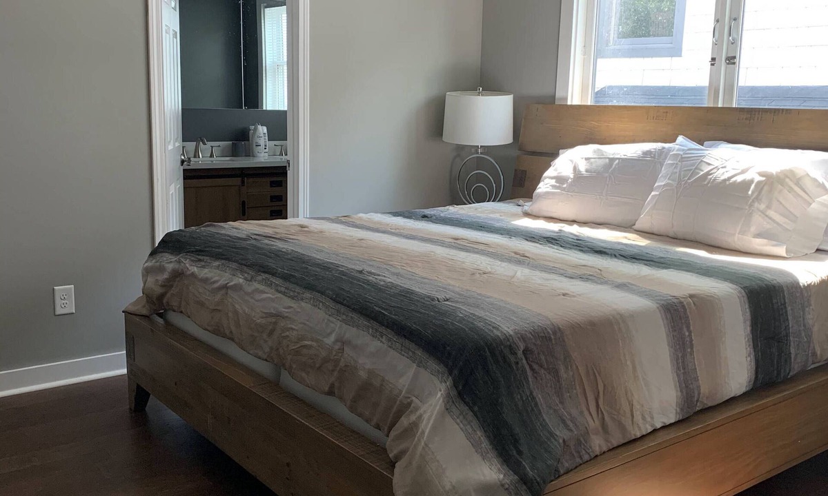 East Side House | Beautiful Space in Grant Park, Close to Downtown!