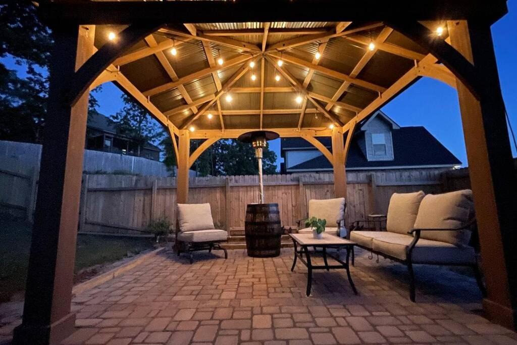 Byron Villa | Beautiful Spacious Farmhouse Home W/ outdoor space
