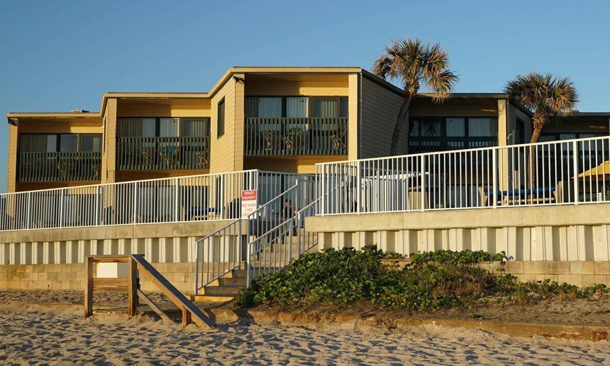 Central Beach Apartment | Beautiful studio unit at resort, sleeps 2