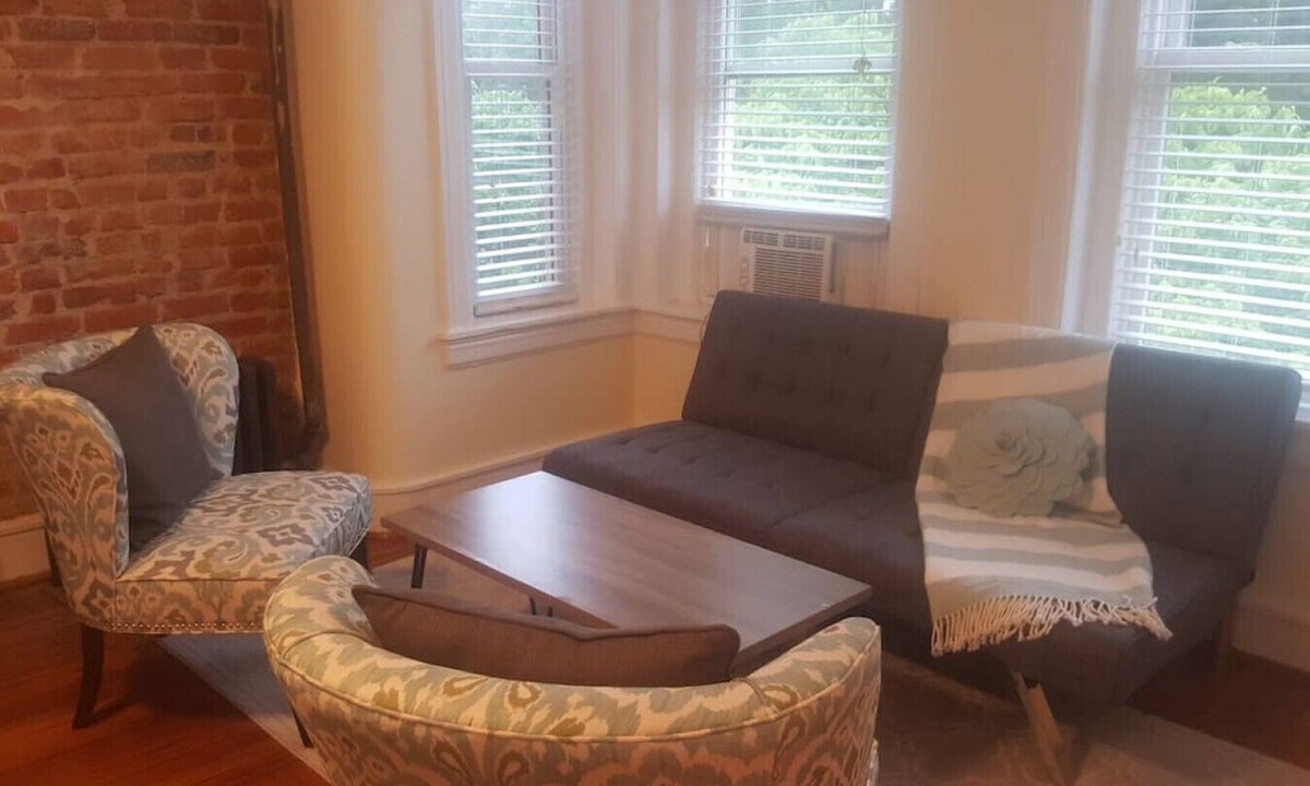 Adams Morgan Bed & Breakfast | Beautiful, Sunny Studio in Vibrant Adams Morgan