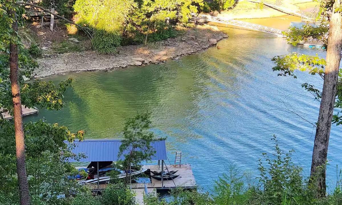 Houston Cottage | Beautiful tiny home on gorgeous Smith Lake.
