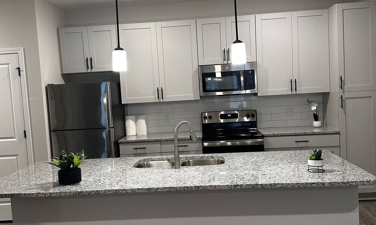 Charlotte Apartment | Beautiful two bedroom/two bathroom apartment in a modern 2023 apartment building
