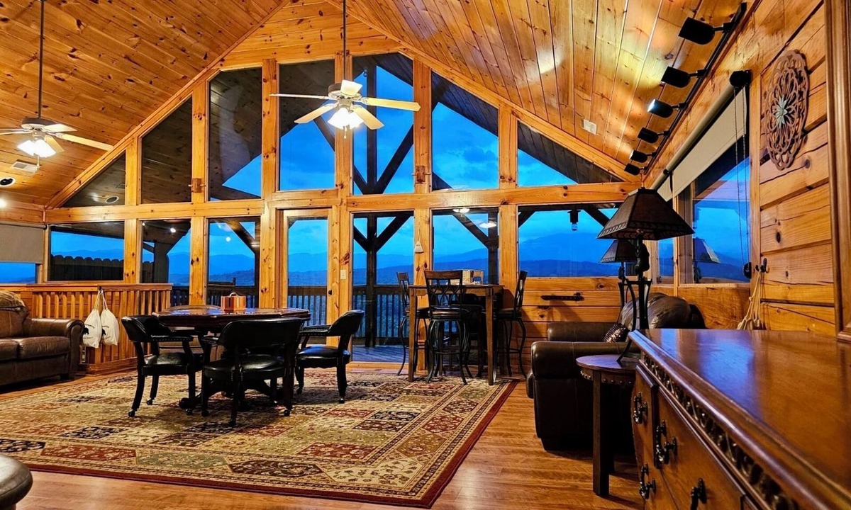 Sevierville Cabin | BEAUTIFUL view-2 Hot Tubs-Resort Pool-3 miles to Parkway, 5 miles to Dollywood