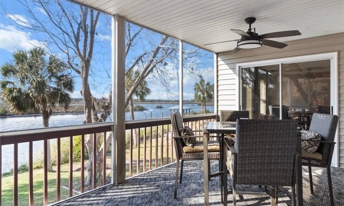 Old Homosassa House | Beautiful Waterfront 3 Story Home W/Dock In Old Homosassa, Florida