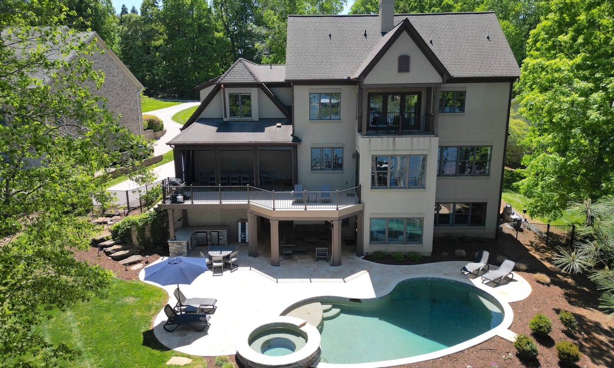 Denver House | Beautiful Waterfront Home with Pool/Hot Tub/Firepit/Kayaks/Arcade - Ideal for up to 14 Guests