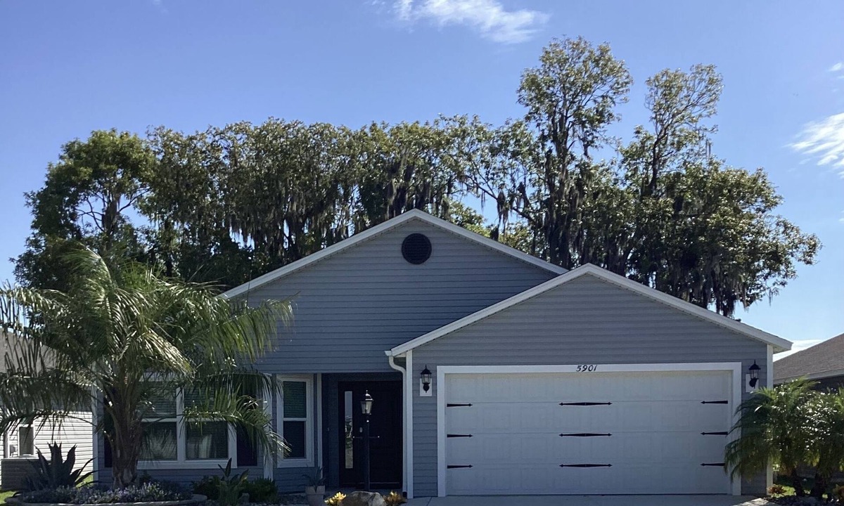 Wildwood House | BEAUTIFULLY Decorated 3 Bdrm 2 Bath w/GAS GOLF CART, BBQ & BICYCLES!