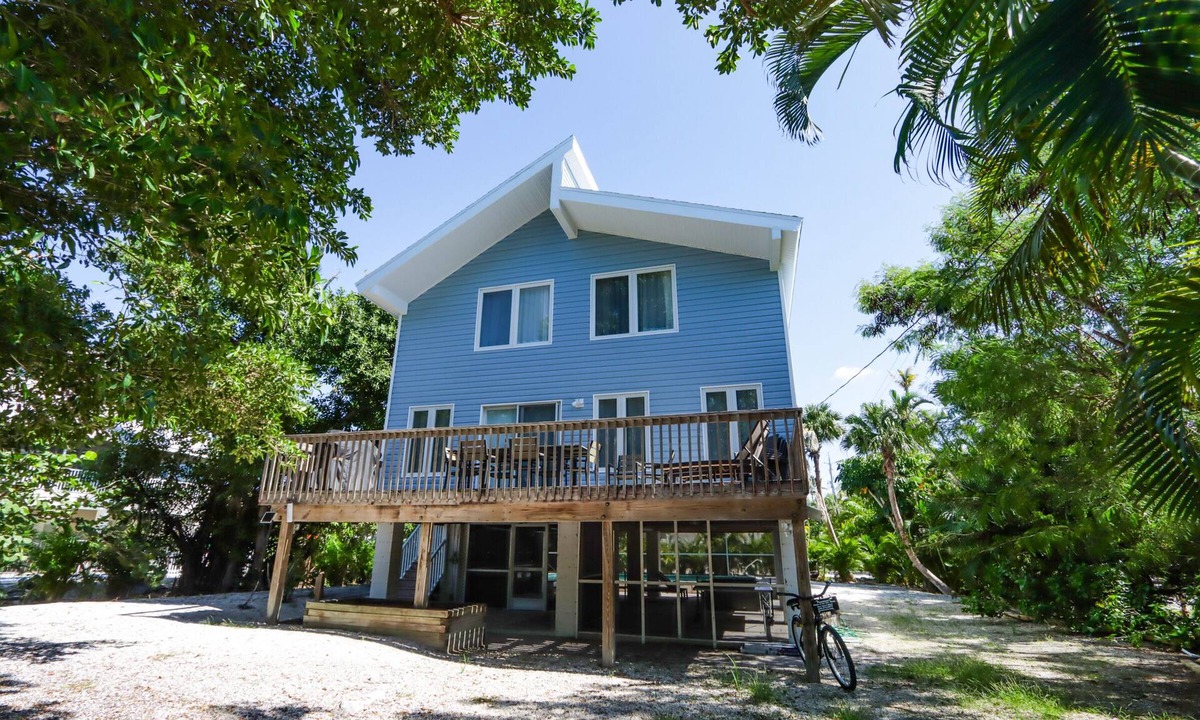 Captiva House | Beautifully Updated, 4 Bedroom Pool Home, 50 Yards to the Beach! Captiva Escapade