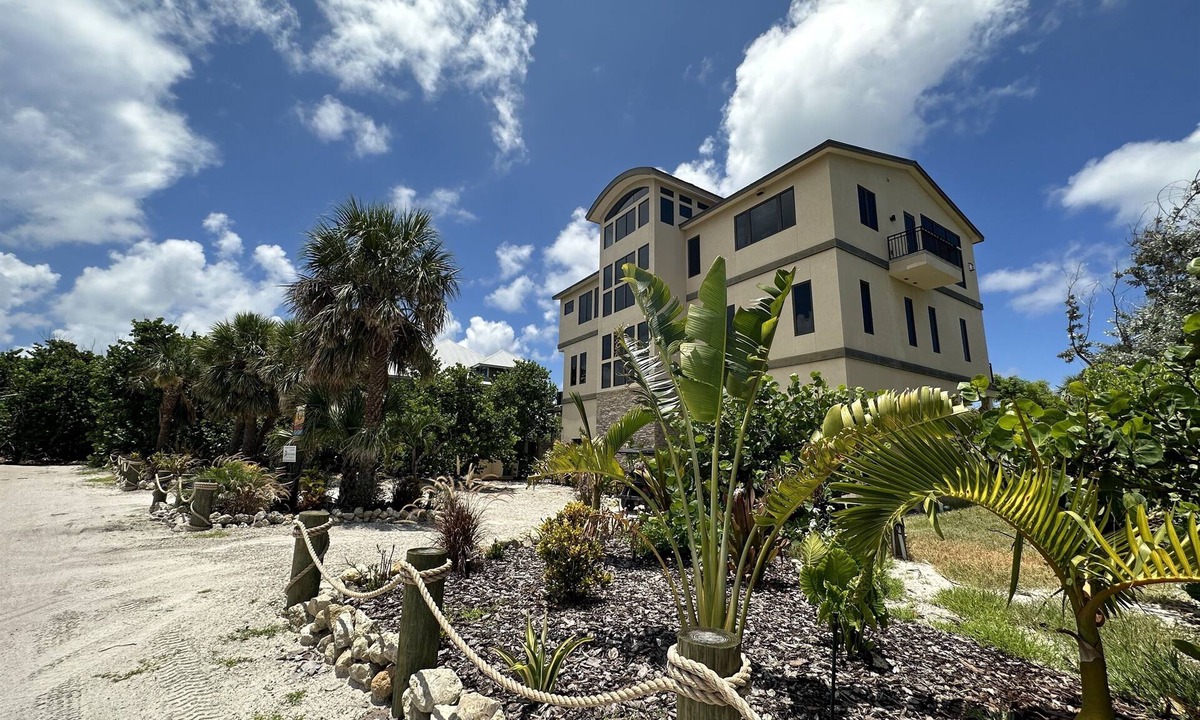 North Captiva House | BEAUTY AND THE BEACH- BEACHFRONT MANSION, HEATED POOL