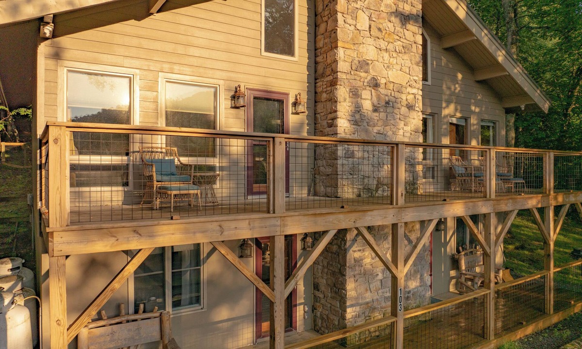 Beech Mountain House | Beech Mtn: Walk to Slopes, Sleeps 9, Pet Friendly, Mountain Views, Cozy Retreat