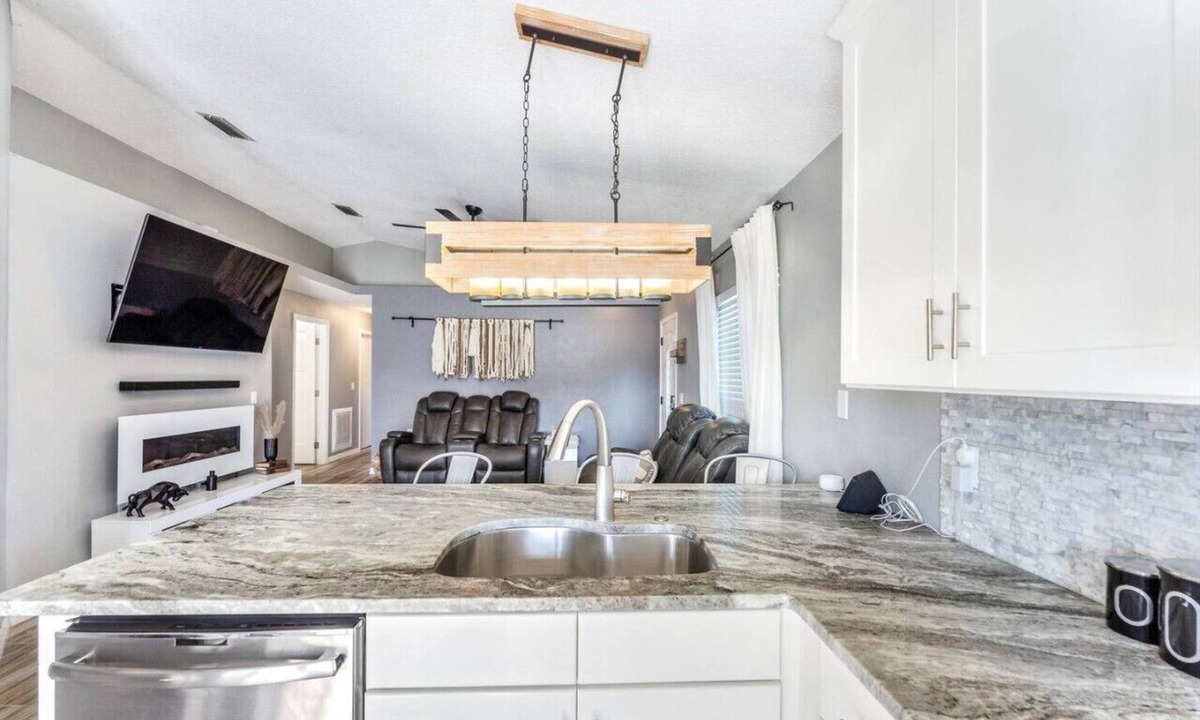 Orlando House | Bella Vista Modern Lux UCF Home 408/417/I4 E&W