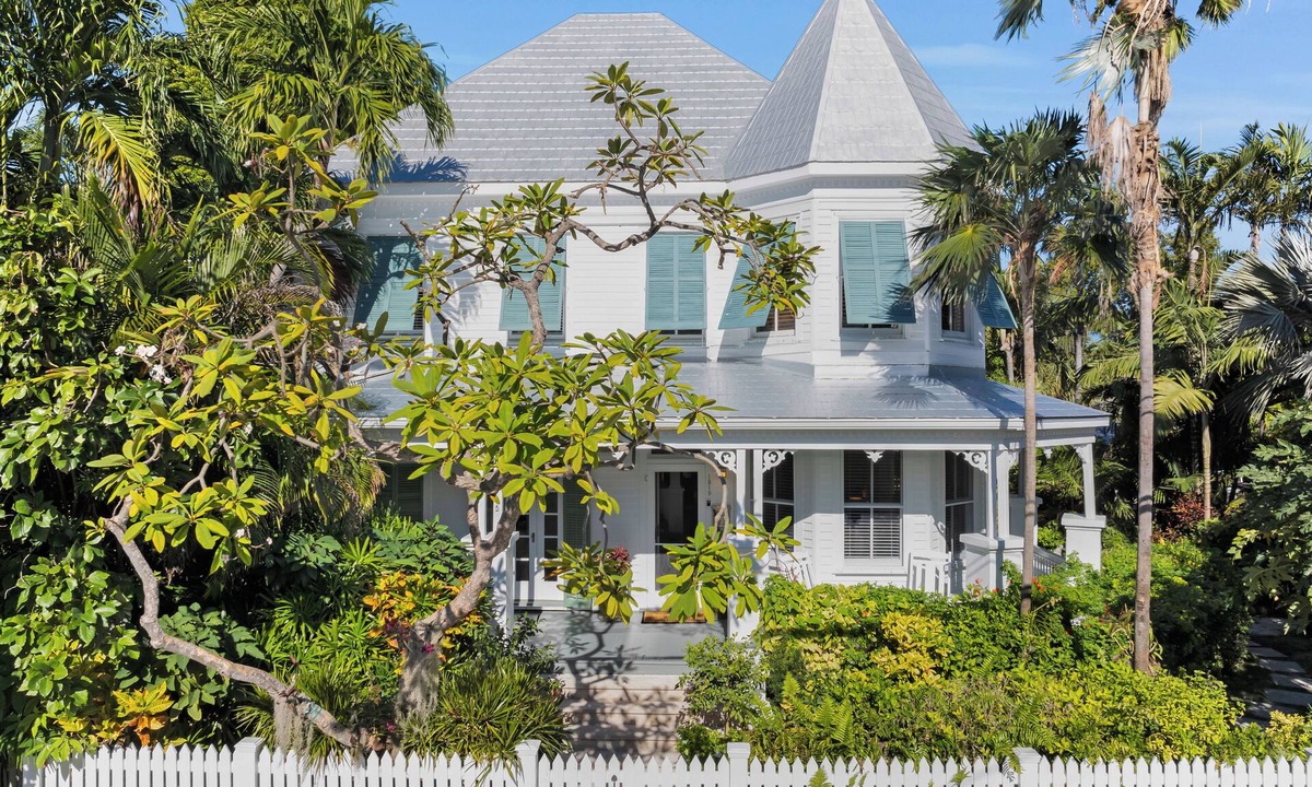 Meadows House | BELLE MAISON ~ 5 BR/3 Ba Home w/Pool/Spa in The Meadows!