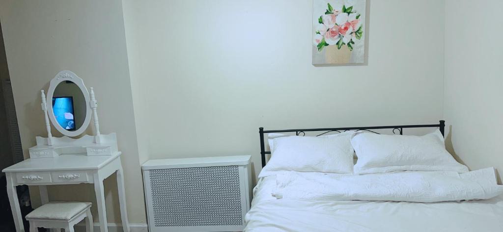 Queens House | Belle's place
