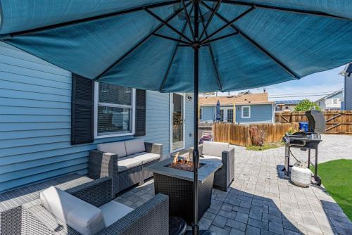 Wall House | Belmar Beach Bungalow 35 Blocks to Sand Fire Pit, Grill, 3 Beach Badges