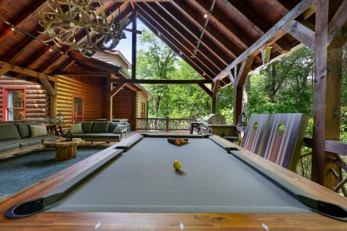 Foxfire Estates House | Bentley’s Retreat on Overlook