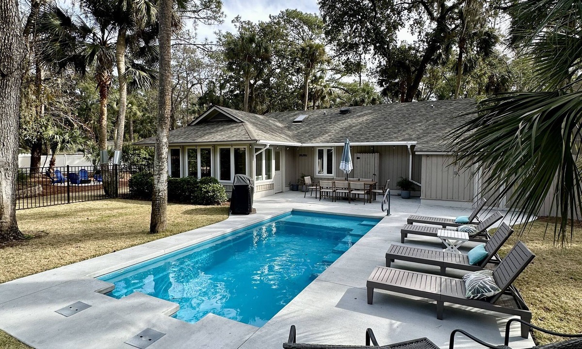 North Forest Beach House | Best location - 3 minute walk to semi-private beach! Heated pool. Dog Friendly.