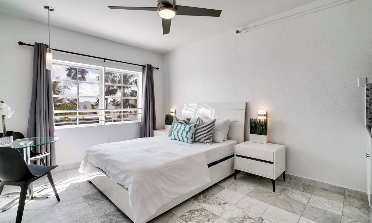 Flamingo/Lummus Condo | Best location by the Beach ! Free WiFi - TV - All amenities