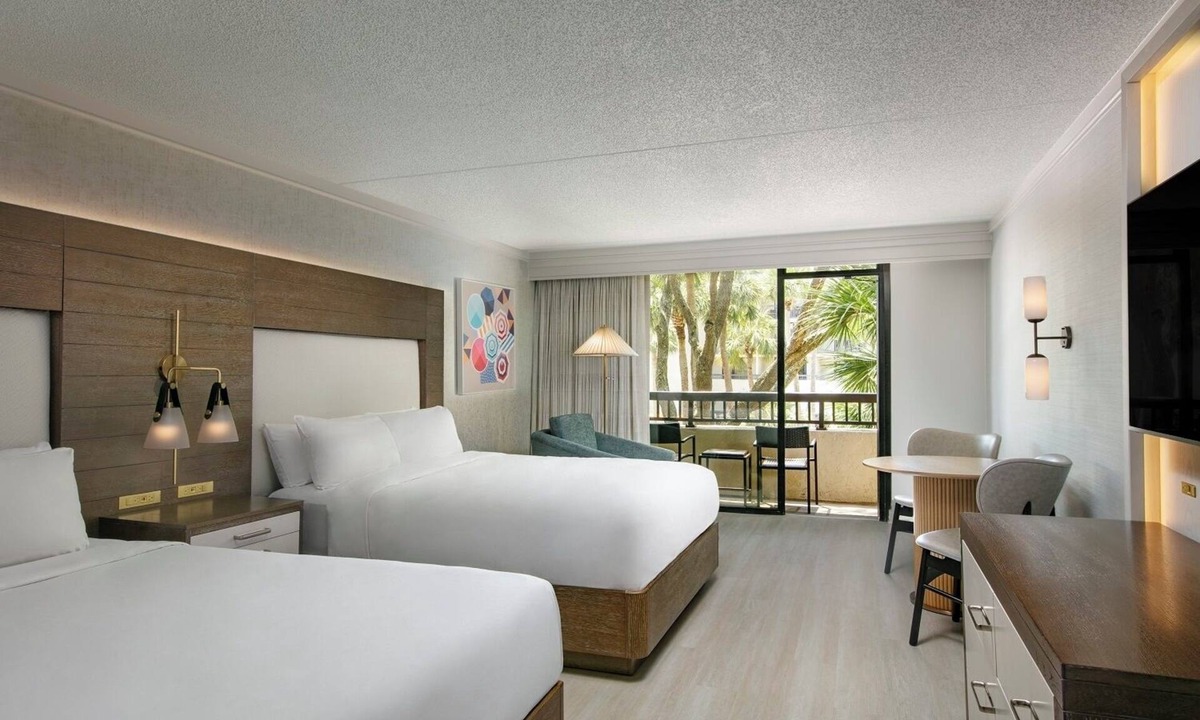 Shipyard Plantation Hotel | Best Value, Quality Stay! 2 Posh Units, Beachfront, Pets are Allowed!