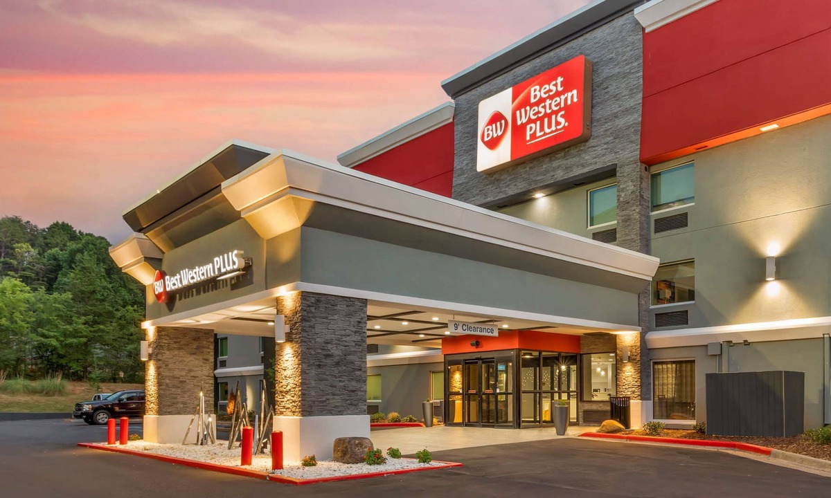 Cleveland Hotel | Best Western Plus Cleveland Inn & Suites