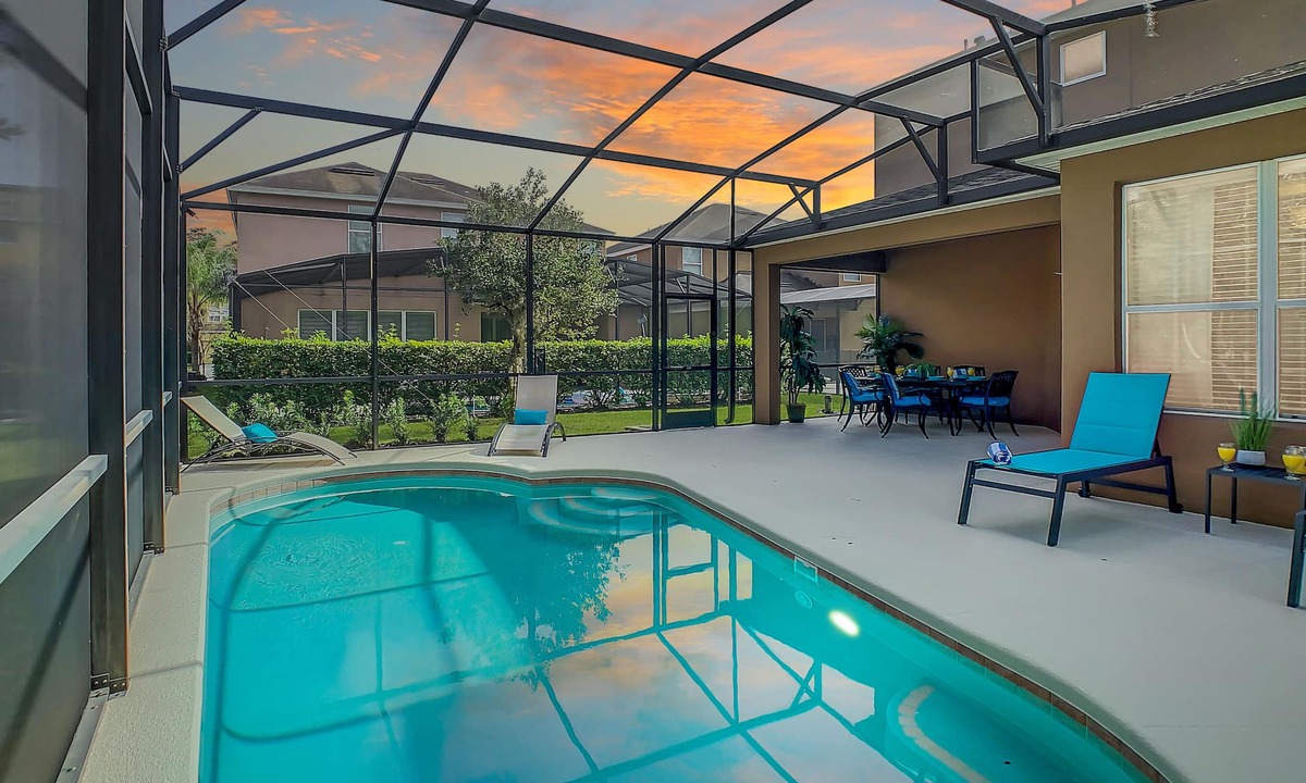 Lake Berkley House | *Big Disney Family Home!* Sleeps 12! Private Pool, Spa and Game Room!