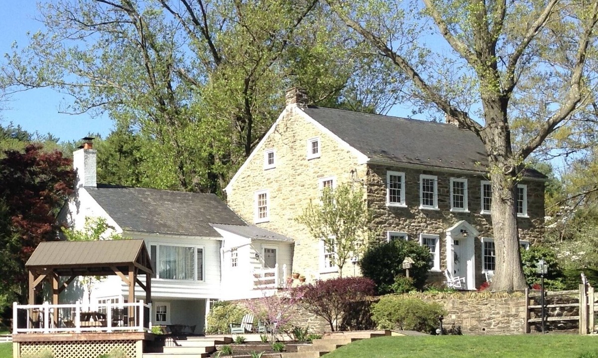 Refton House | BIG summer discount July 24- 31 with 1 FREE night. Refreshing pool 4BR 3.5 baths