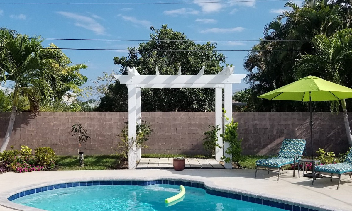 Naples Park House | Bike to beach! Heated pool, pet-friendly. Summer 2025 sale!