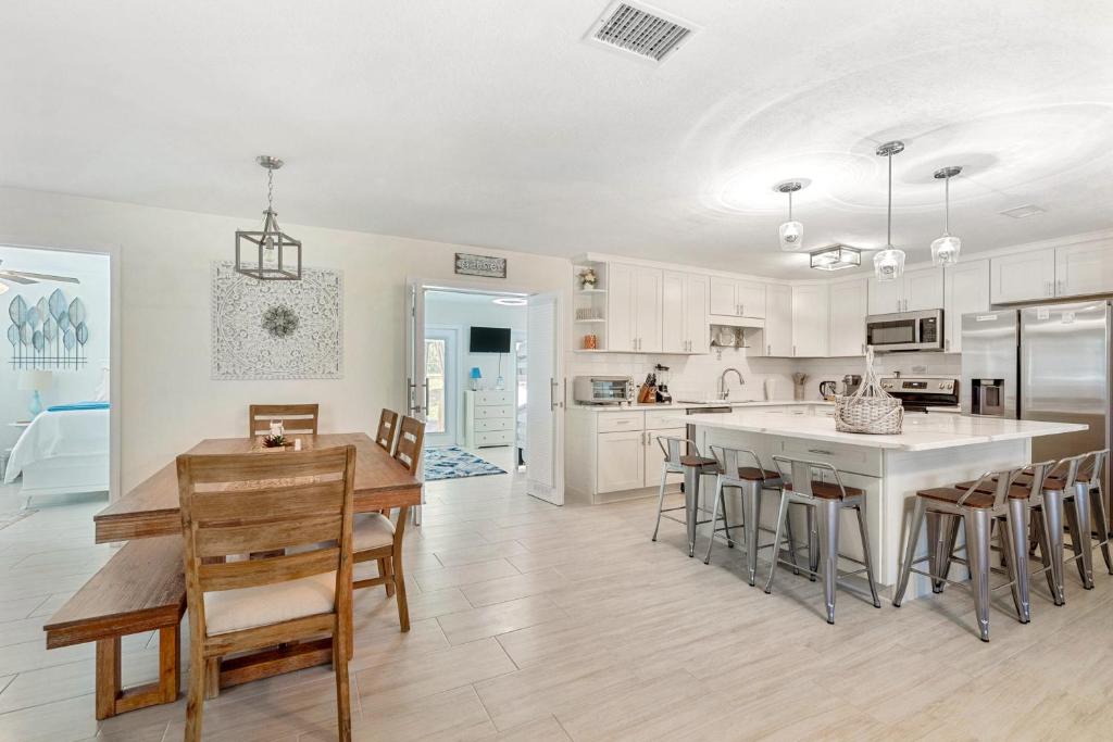 Lecanto House | Bikes, Yard and Fire Pit at Upscale Lecanto Home!