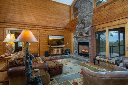 Brevard House | Blissful Bears Mountain · Blissful Bear Cabin, Long Range View 2