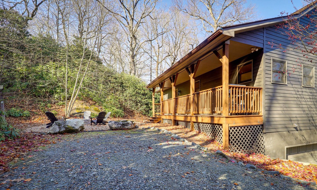 Blowing Rock Cabin | Blowing Rock Escape w/Covered Deck & Fire Pit