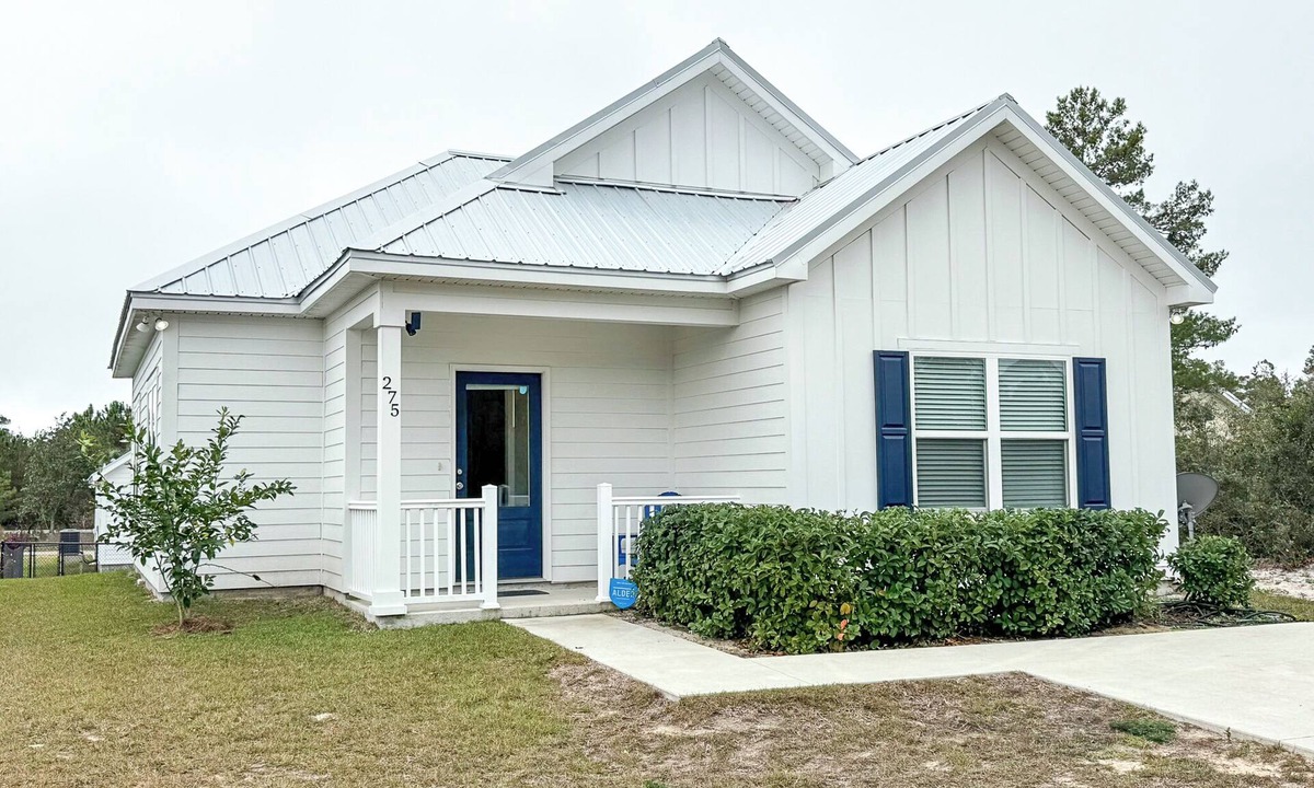 Carrabelle House | Blue Chair By The Bay 2BR/2BA with pool!