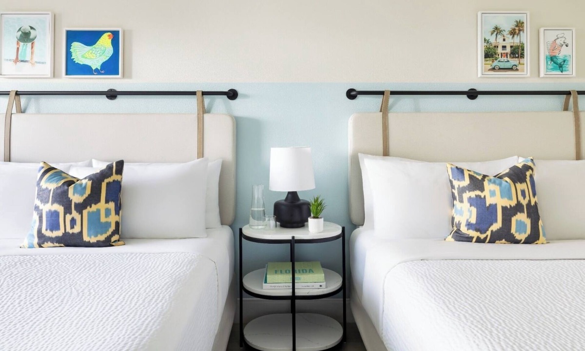 New Town Hotel | Blue Flamingo Resort l 4 Rooms, Pool, Cabanas, Karaoke & Old Town Shuttle