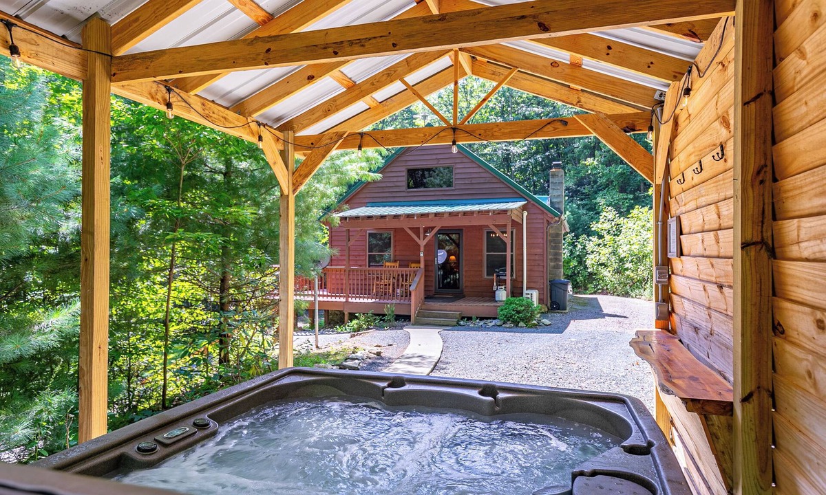 Lenoir Cabin | Blue Flower Cabin - 10 acres, private, hot tub, fire pit