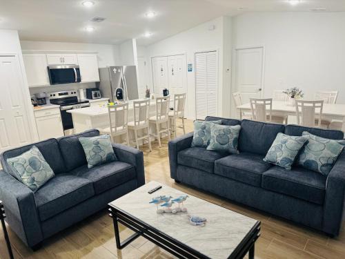 Port Charlotte House | Blue Mantle Charlotte Hideaway