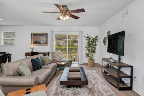 Oak Grove House | Blue Park Nest - 3BR 2BA
