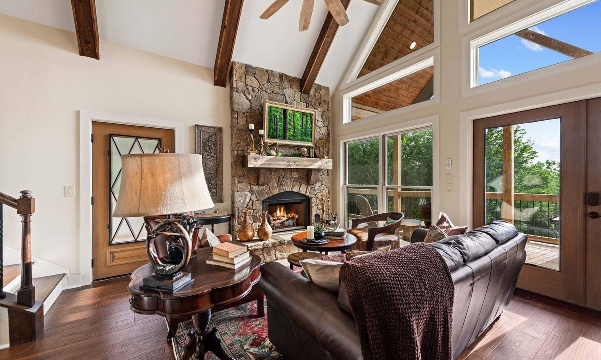 Talking Rock Cabin | Blue Raven Lodge -Long Distance Mountain Views | Fireplace