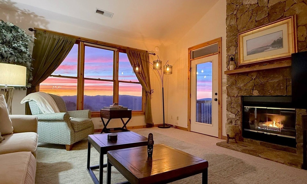 Mountain Air Condo | Blue Ridge Mountain Air Retreat with epic mountain views!